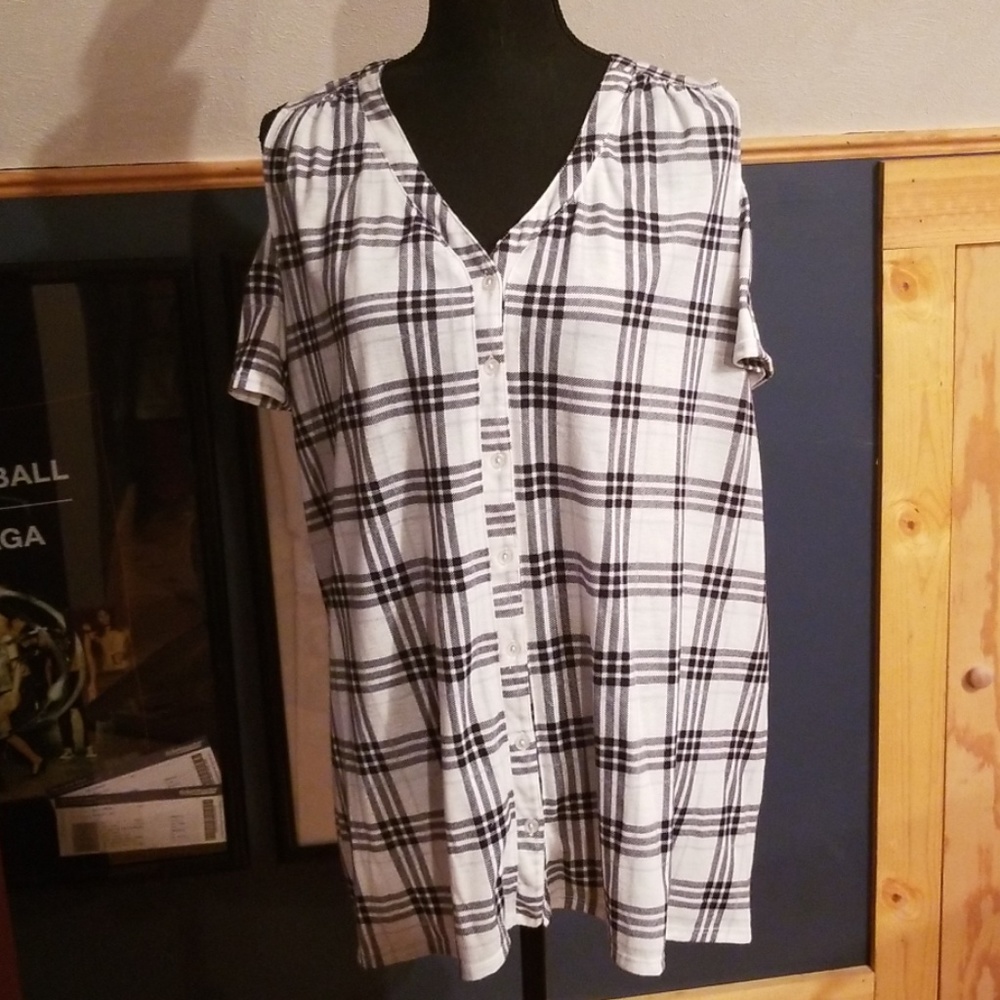 Comfy blue and white plaid top